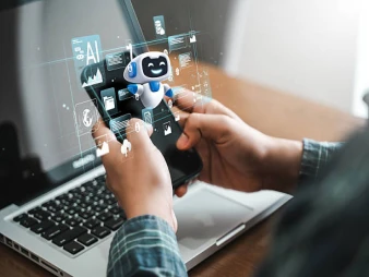 كيف سيتحول تطبيقك إلى مساعد صوتي ذكي يطلب للعميل ما يحتاجه قبل أن يلمس الشاشة