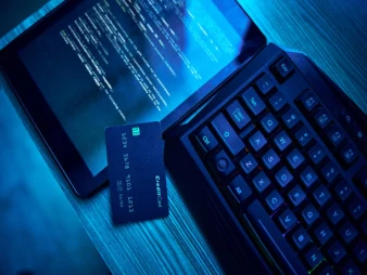التكلفة المخفية اللي هتدفعها كاش لو استرخصت في شركة البرمجة